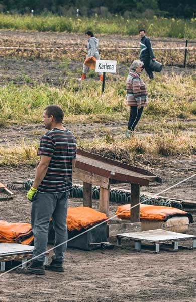 Männer bei der Ernte